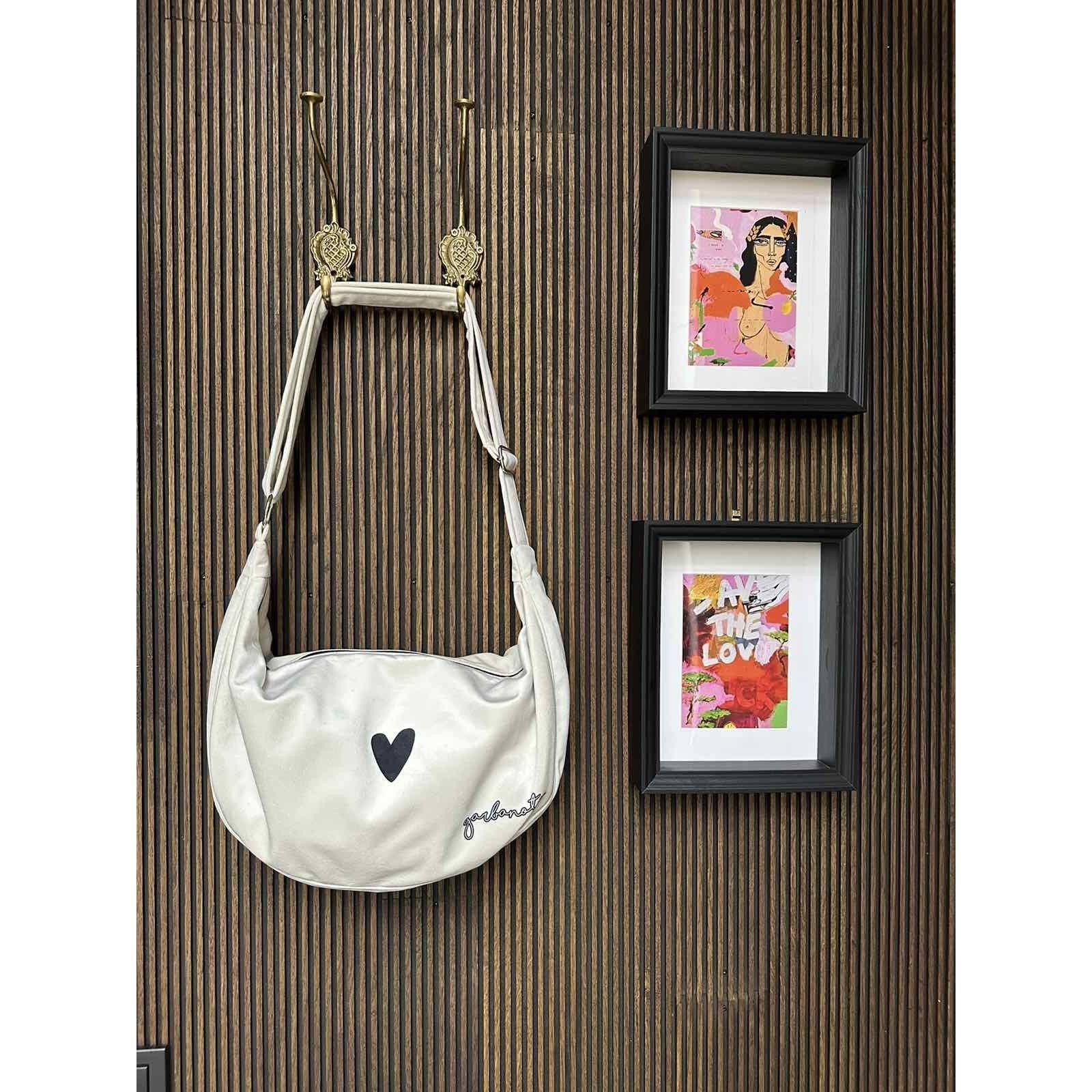Hobo Bag Heart - White
