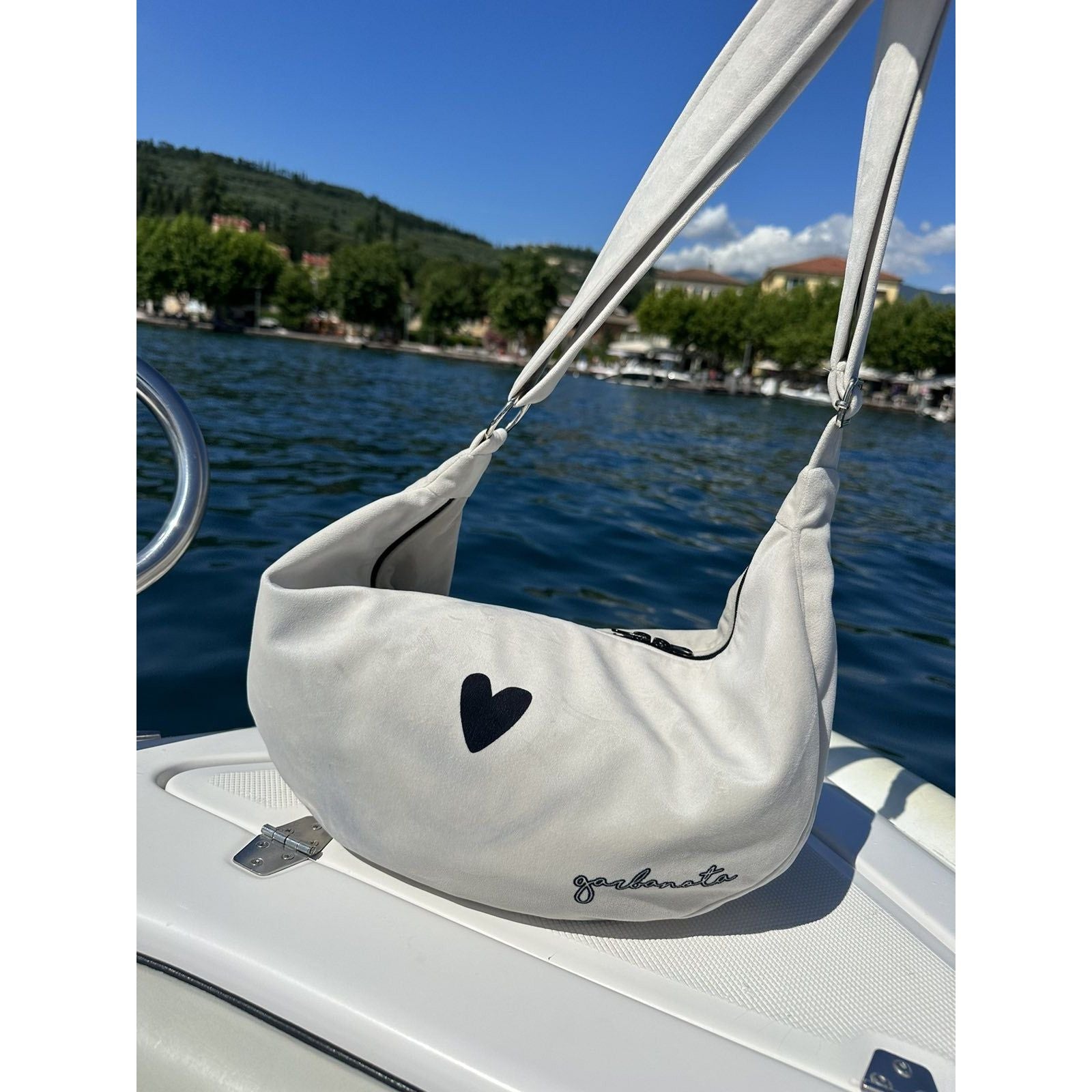Hobo Bag Heart - White