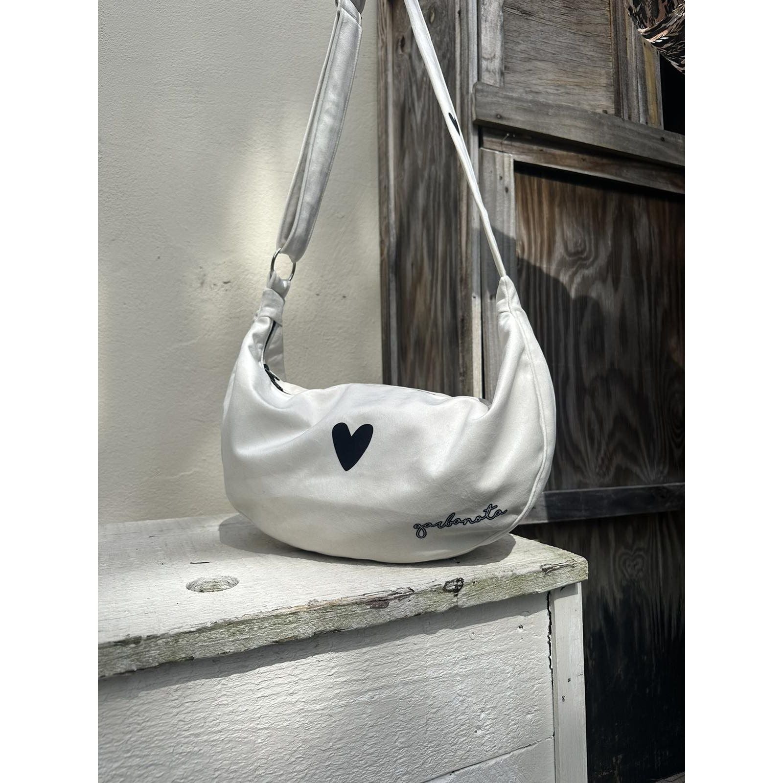 Hobo Bag Heart - White
