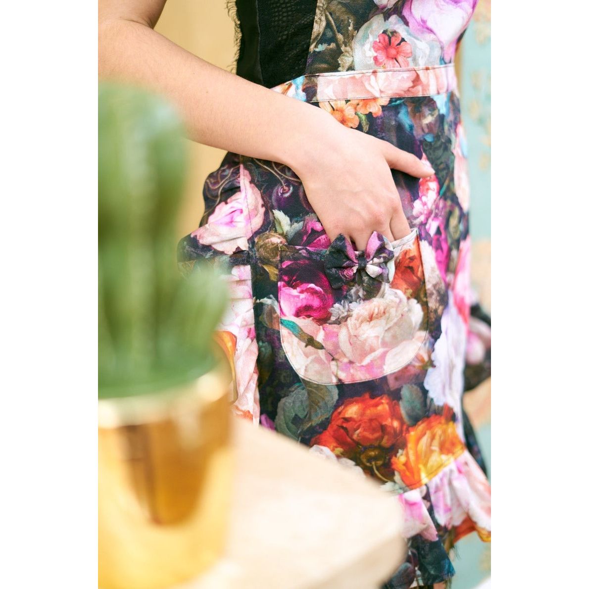 Ladies Apron with Ruffles - Francine Black
