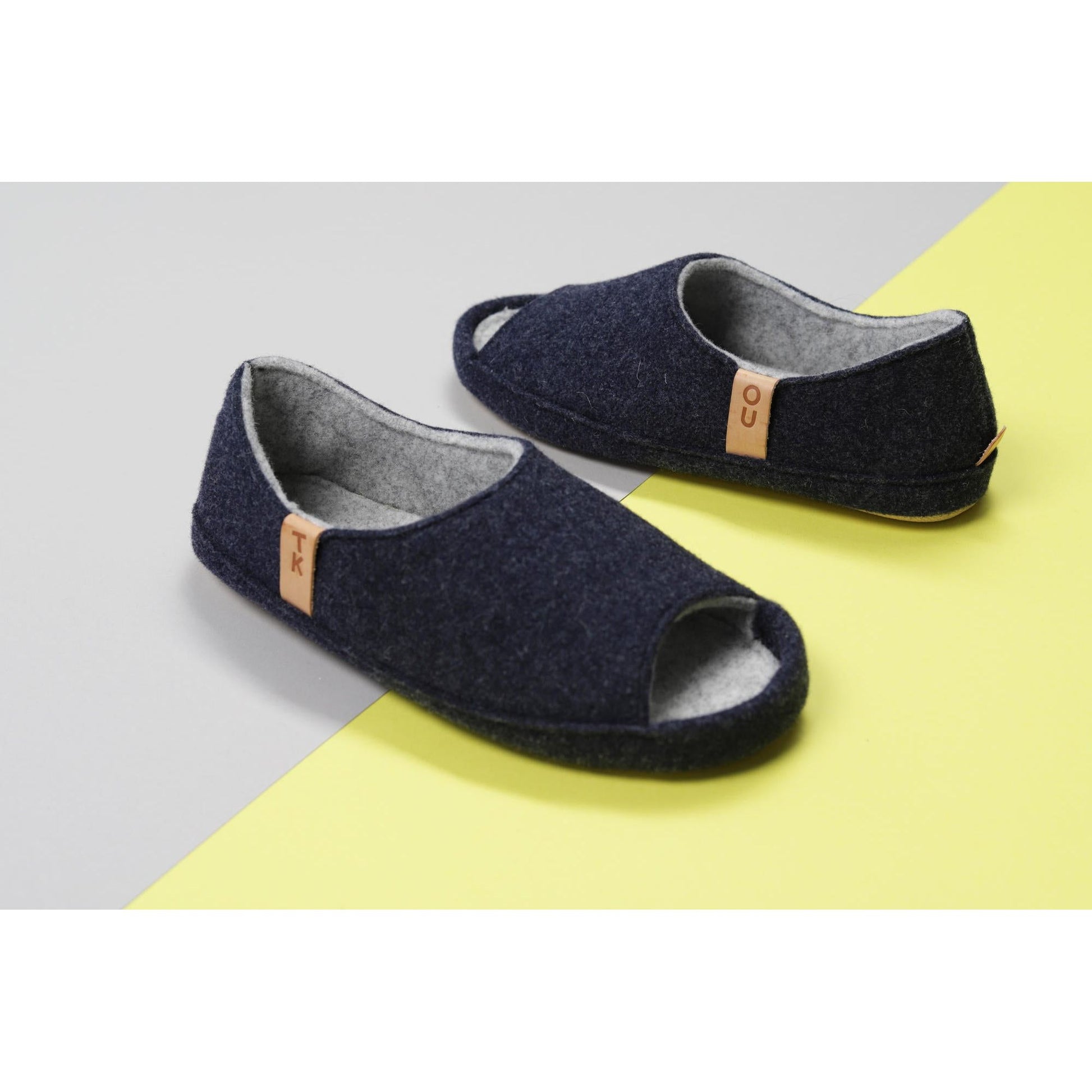 TOKU Bern Slippers - Dark Gray