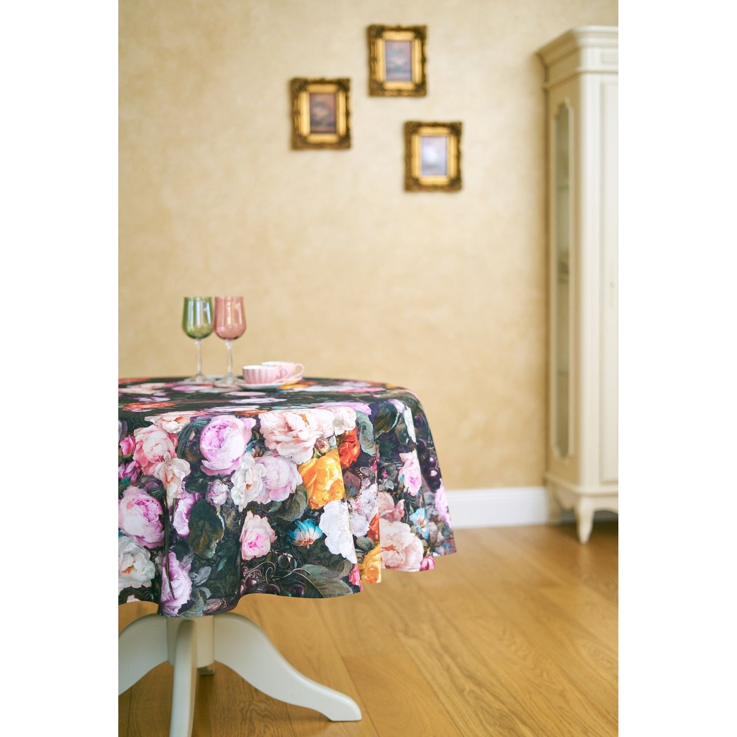 Round Tablecloth - Francine Black