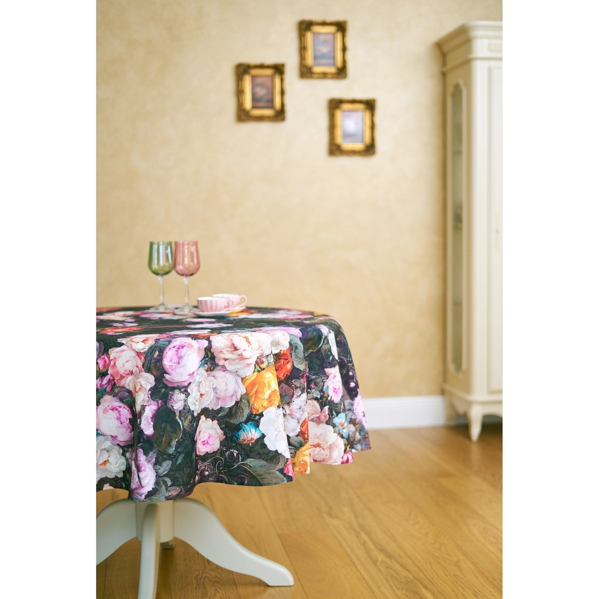 Round Tablecloth - Francine Black