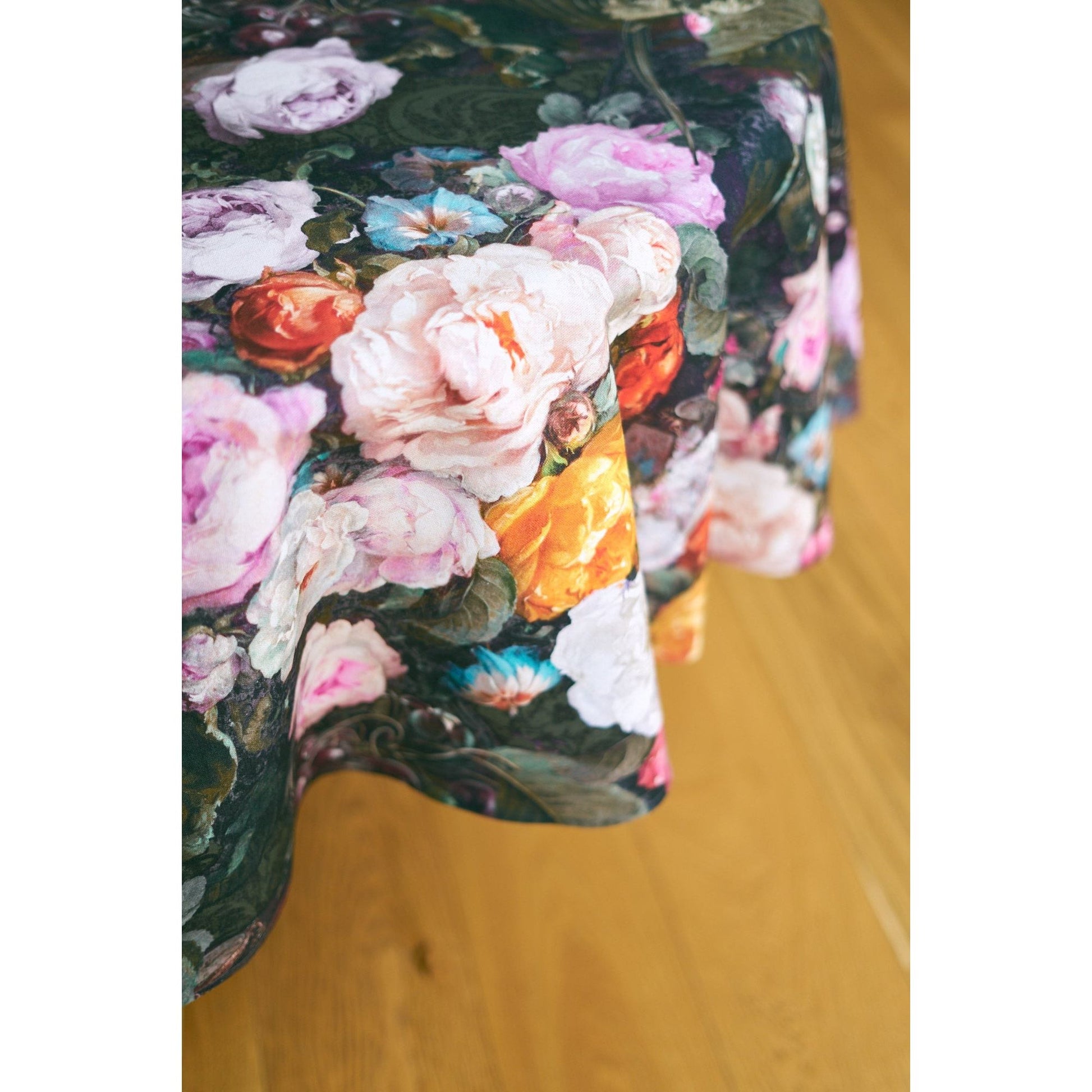 Round Tablecloth - Francine Black