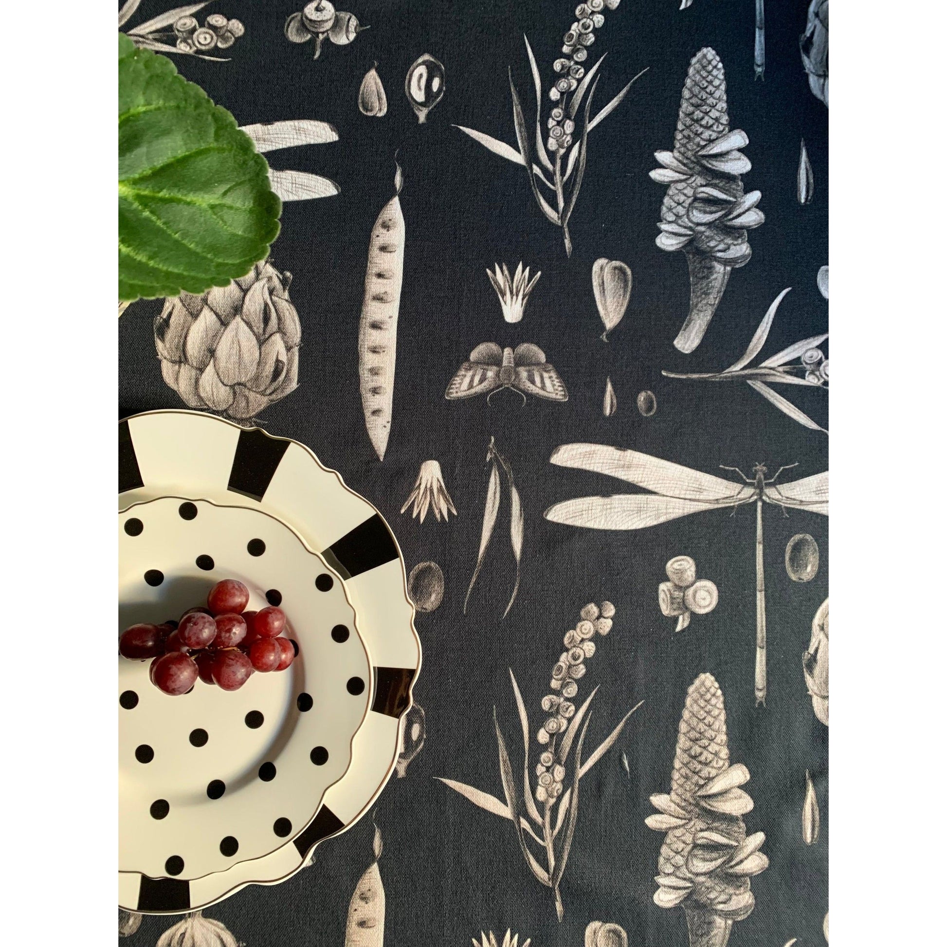 Round Tablecloth - Seeds Carbon